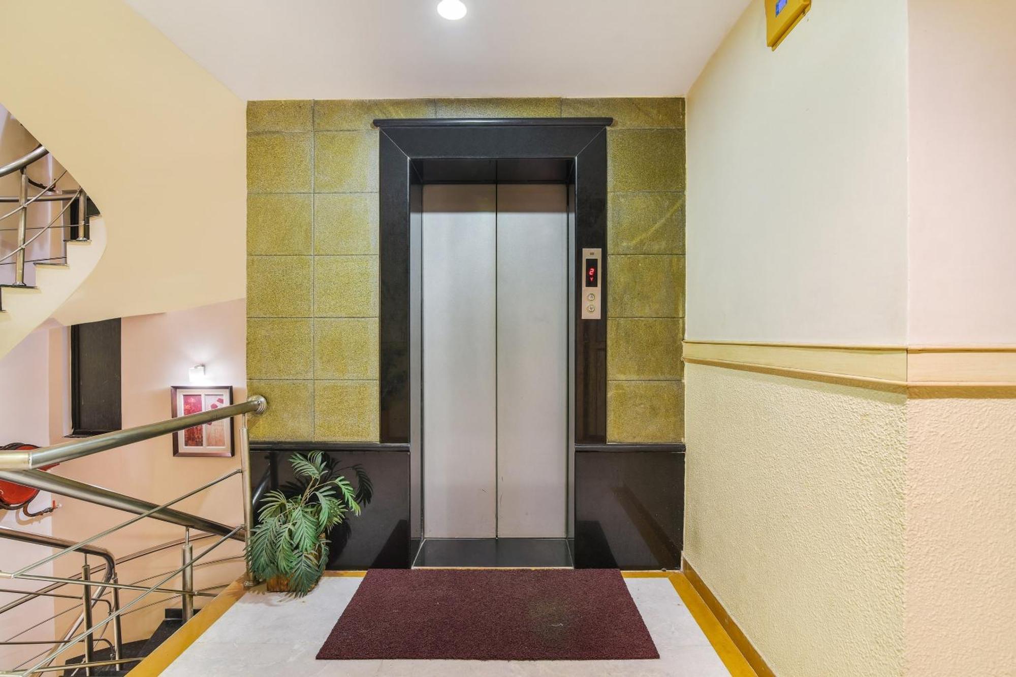 Super Capital O Grand Plaza Hotel Coimbatore Buitenkant foto