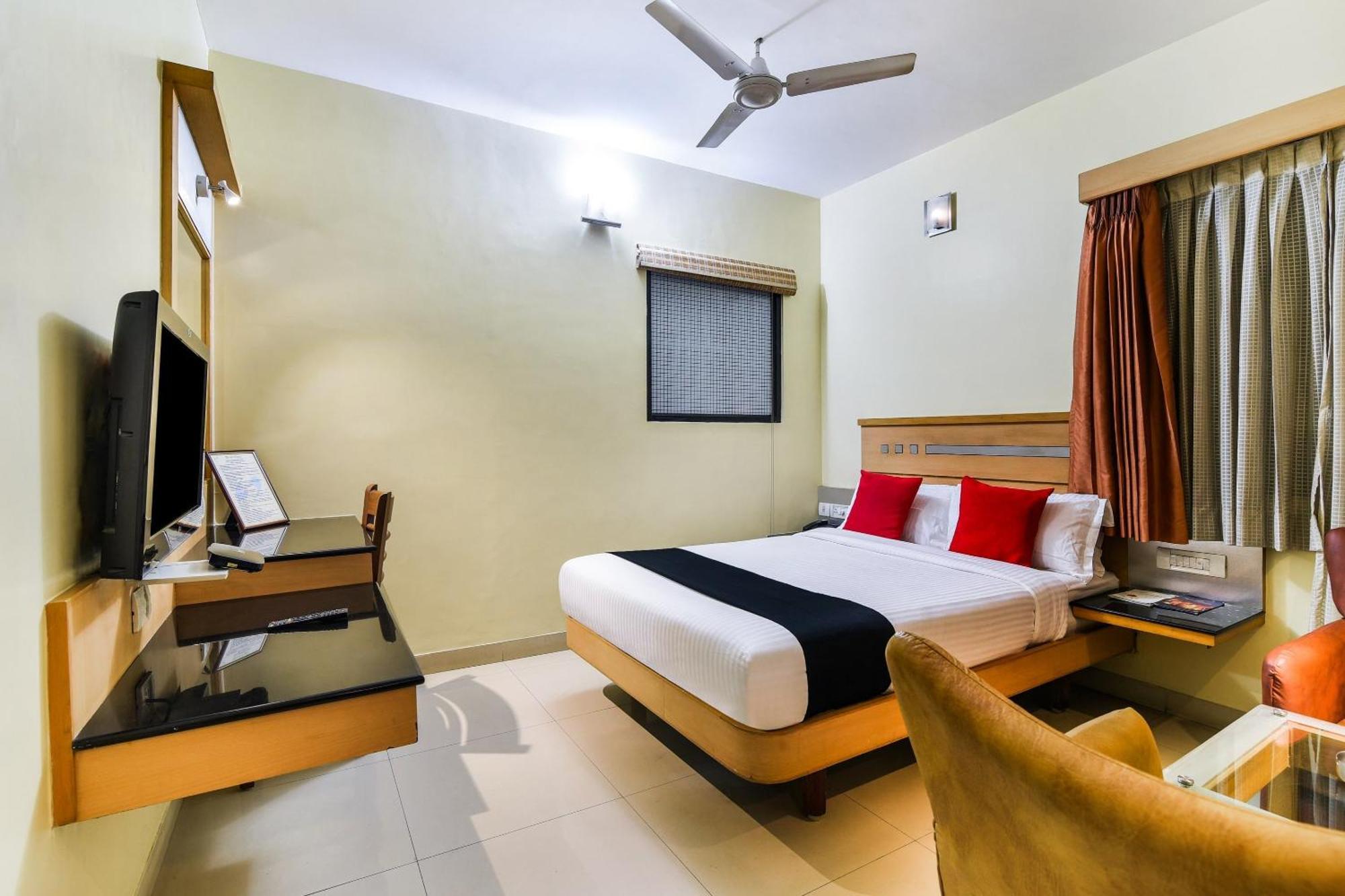 Super Capital O Grand Plaza Hotel Coimbatore Buitenkant foto
