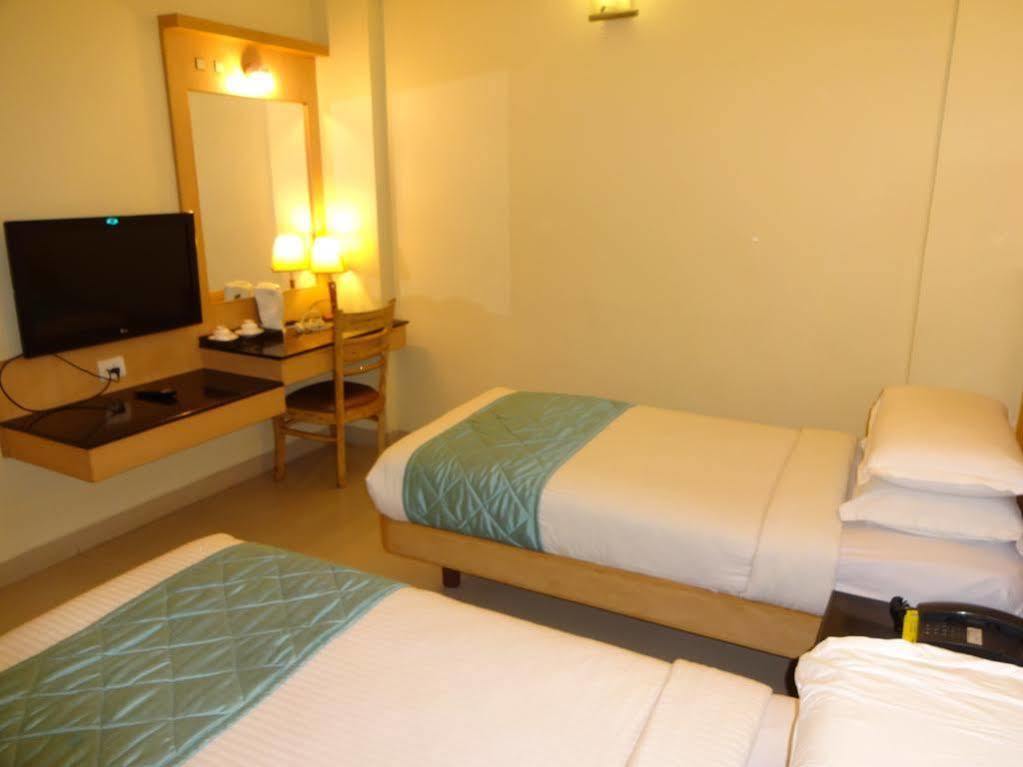 Super Capital O Grand Plaza Hotel Coimbatore Buitenkant foto