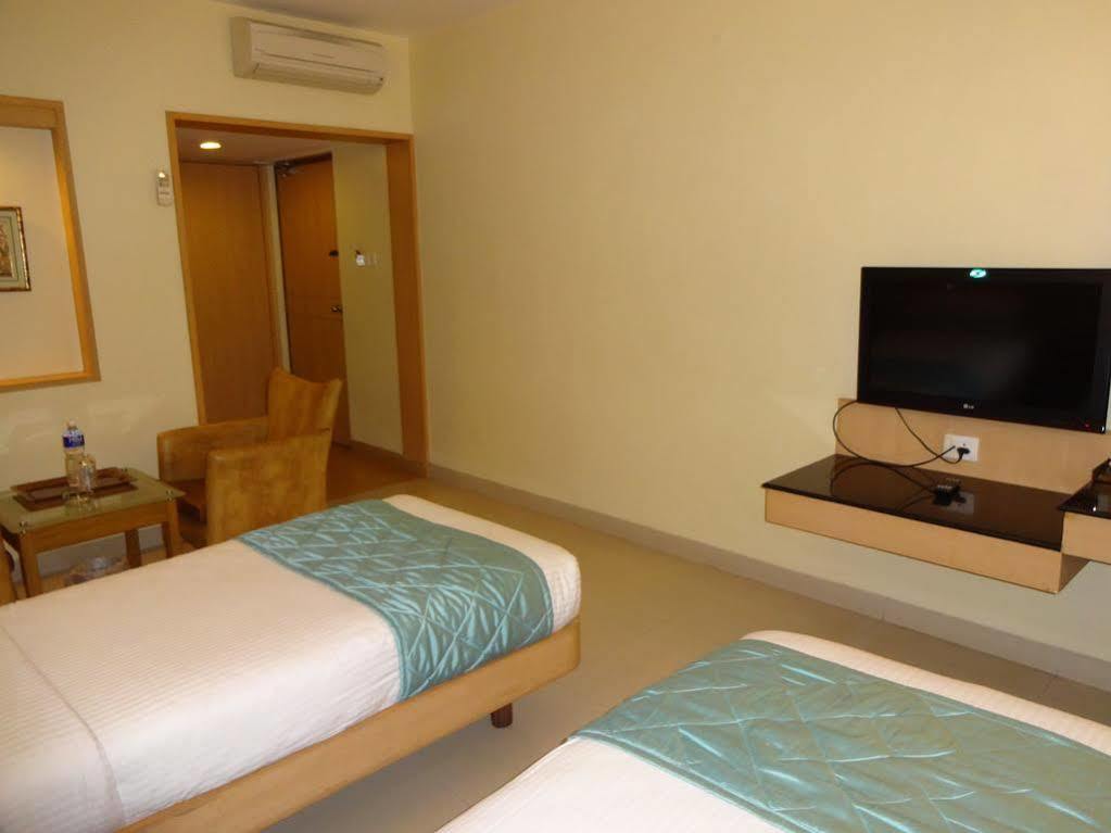 Super Capital O Grand Plaza Hotel Coimbatore Buitenkant foto
