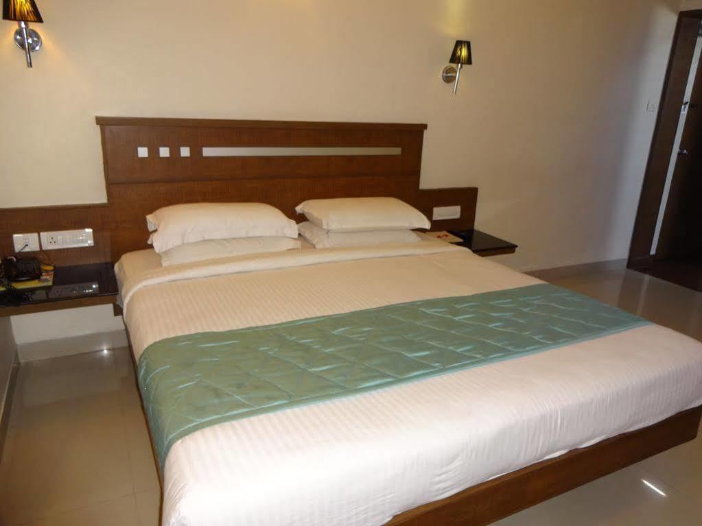 Super Capital O Grand Plaza Hotel Coimbatore Buitenkant foto