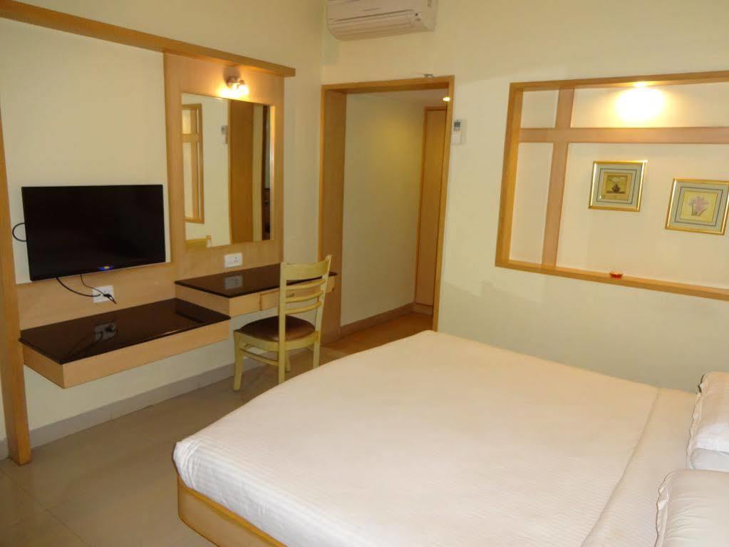Super Capital O Grand Plaza Hotel Coimbatore Buitenkant foto
