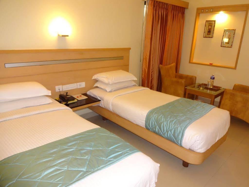 Super Capital O Grand Plaza Hotel Coimbatore Buitenkant foto